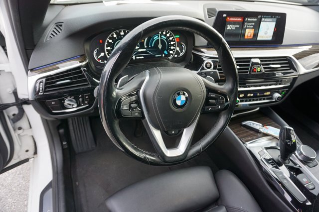 Used 2018 BMW 530e xDrive w/ Premium Package 2 image 8