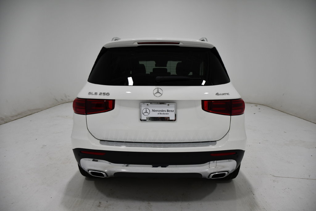 Used 2026 Mercedes-Benz GLB 250 4MATIC image 5