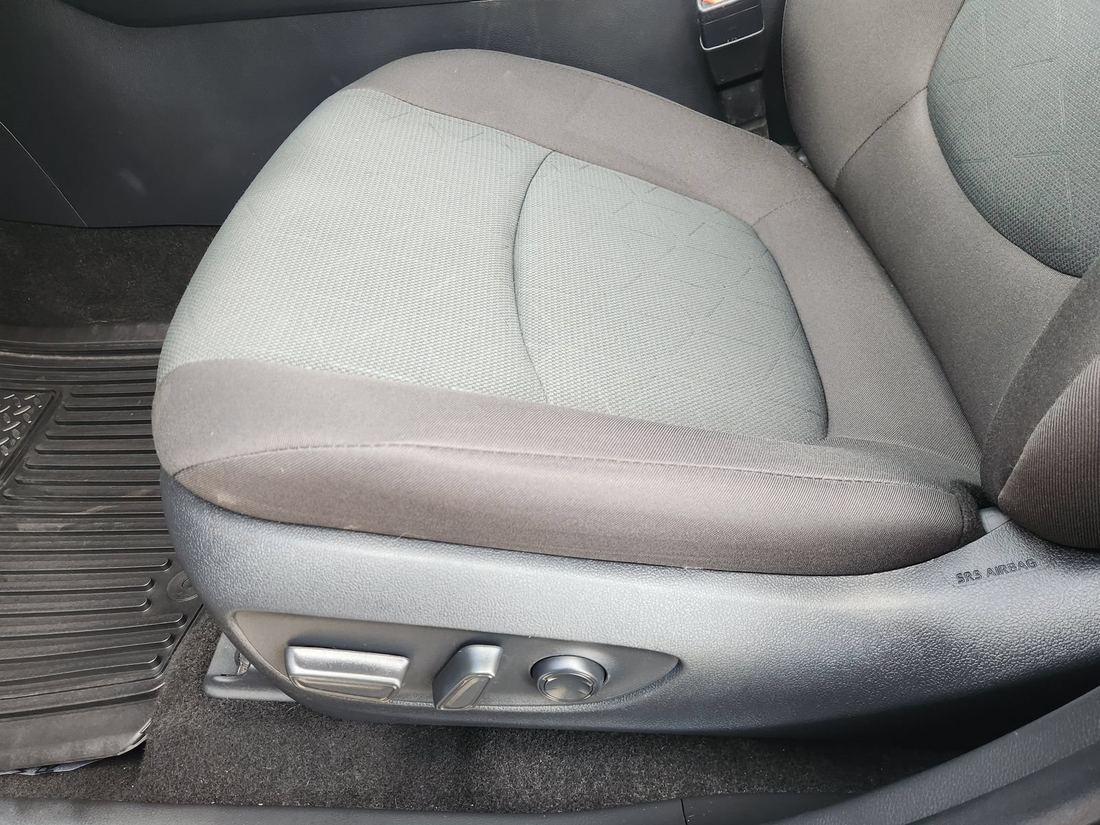 Used 2024 Toyota RAV4 XLE FWD image 28