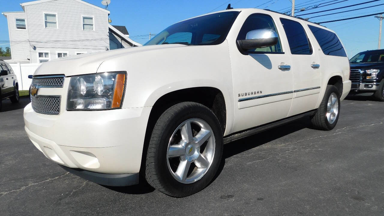 Used 2013 Chevrolet Suburban LTZ image 2