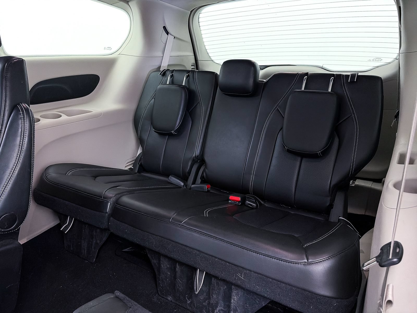 Used 2023 Chrysler Pacifica Touring-L AWD/4WD image 36