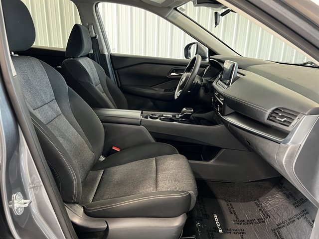 Used 2024 Nissan Rogue SV image 27