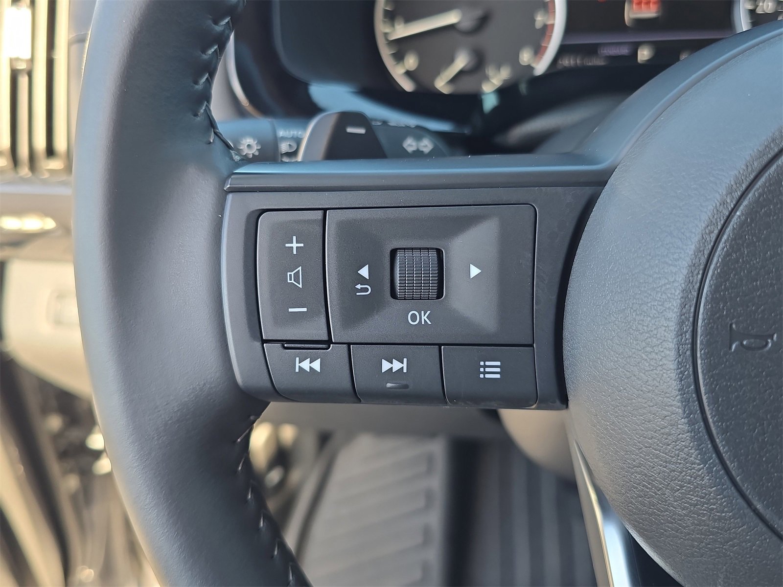 Used 2025 Nissan Pathfinder SV image 22