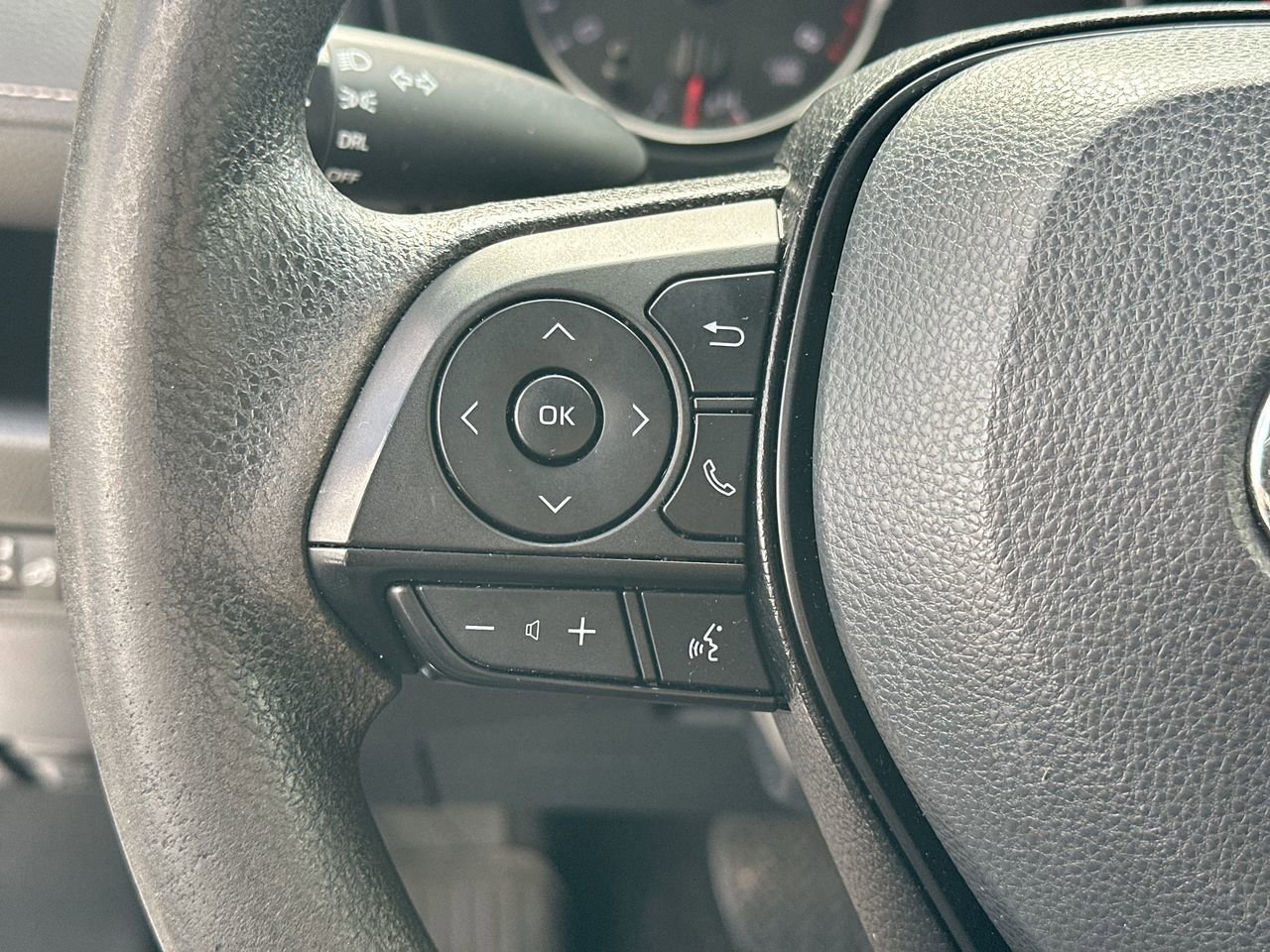 Used 2022 Toyota RAV4 LE image 23