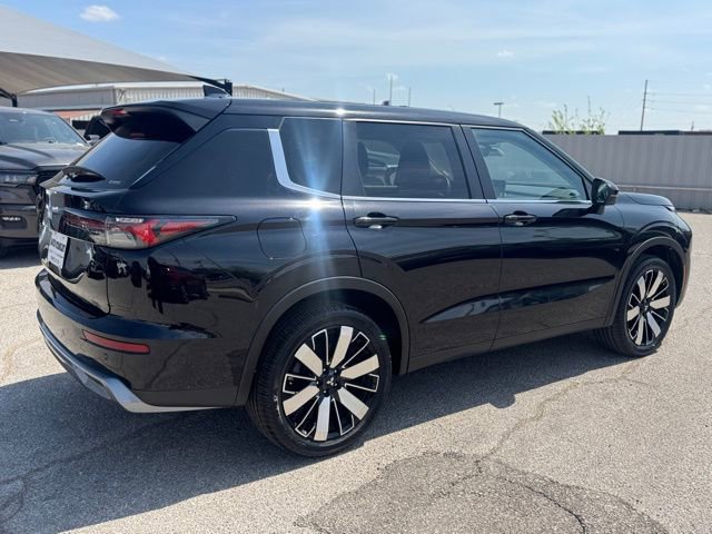 Used 2025 Mitsubishi Outlander SE image 6