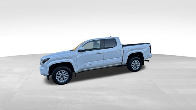 Used 2024 Toyota Tacoma SR5 AWD/4WD image 4