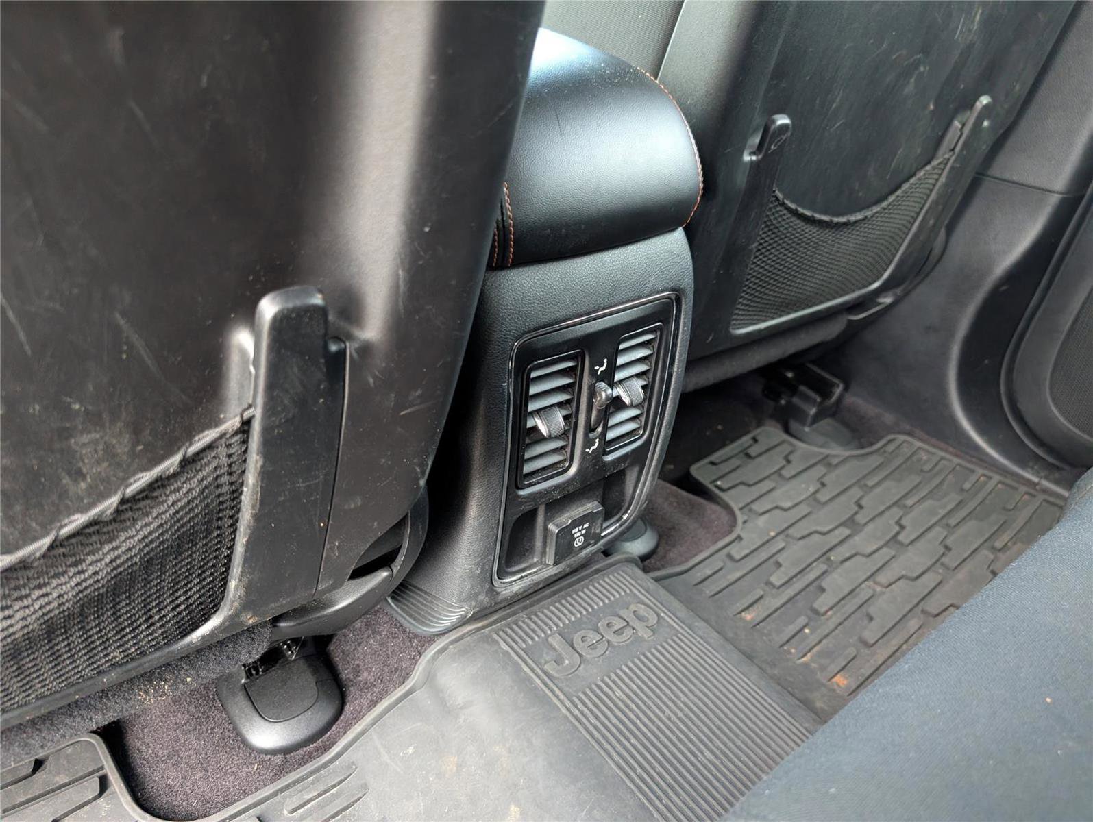 Used 2016 Jeep Grand Cherokee Laredo 75th Anniversary image 30