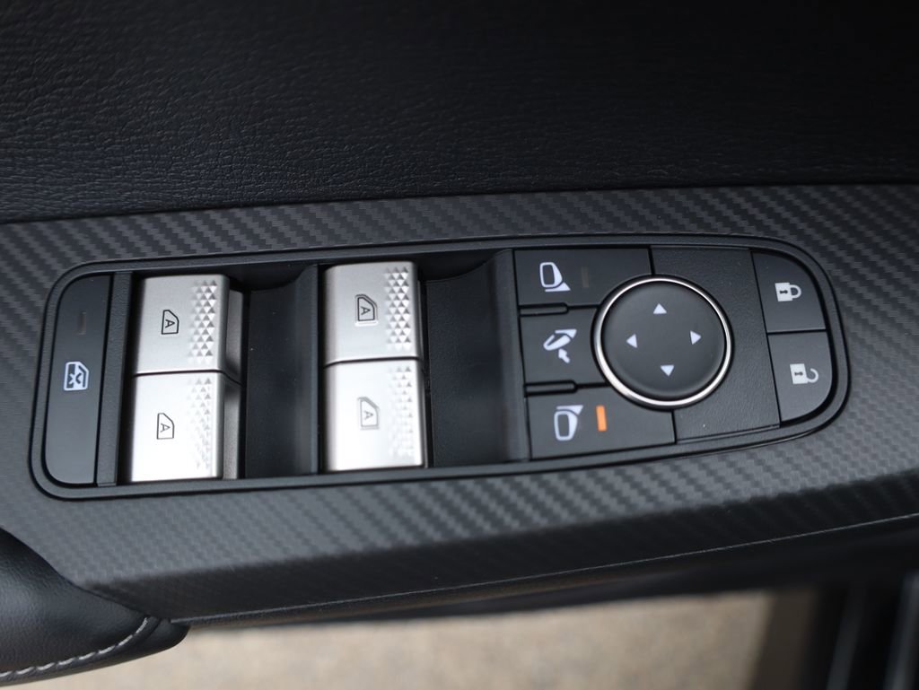 New 2025 Mitsubishi Outlander SE image 28
