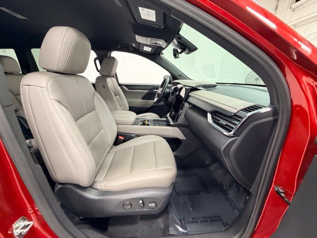 Certified 2026 GMC Acadia Elevation w/ Elevation Premium Package AWD/4WD image 24
