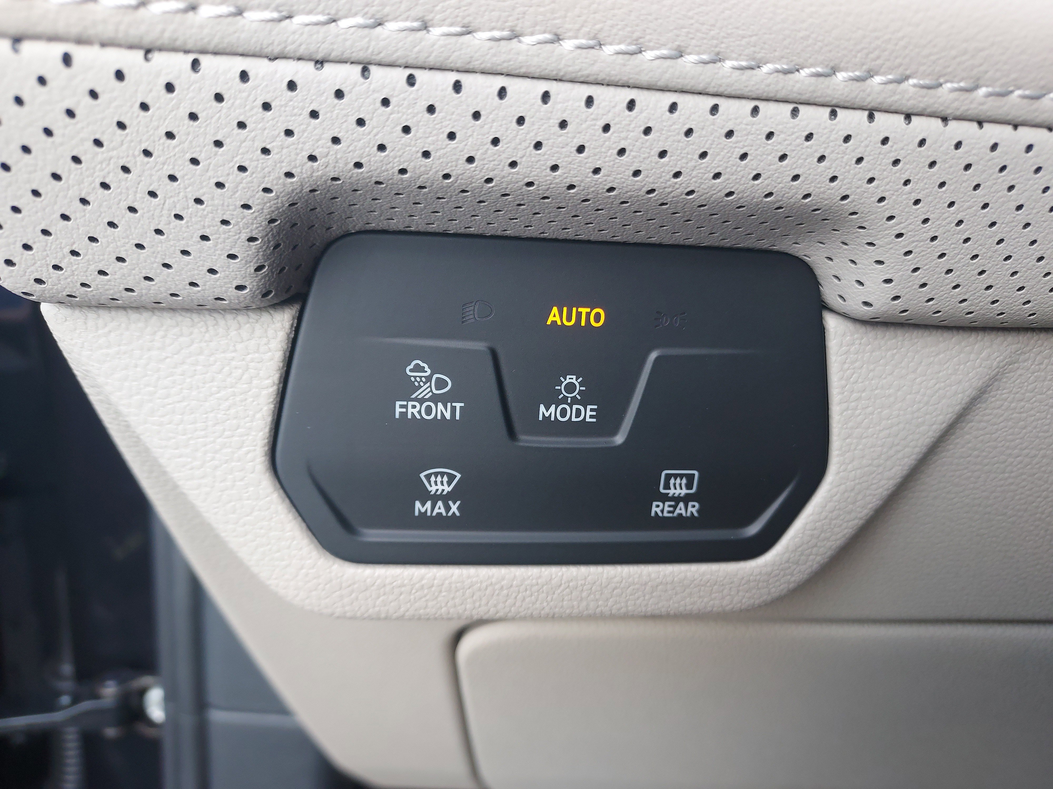 New 2026 Volkswagen Atlas SE image 24