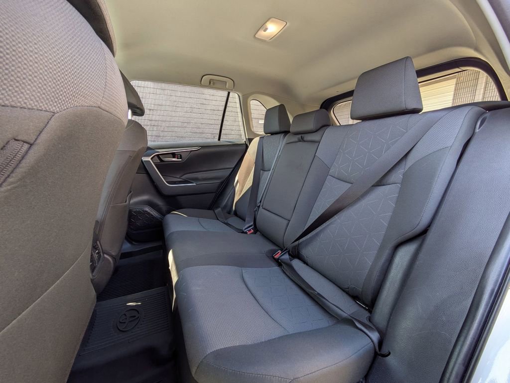 Used 2025 Toyota RAV4 XLE AWD/4WD image 23