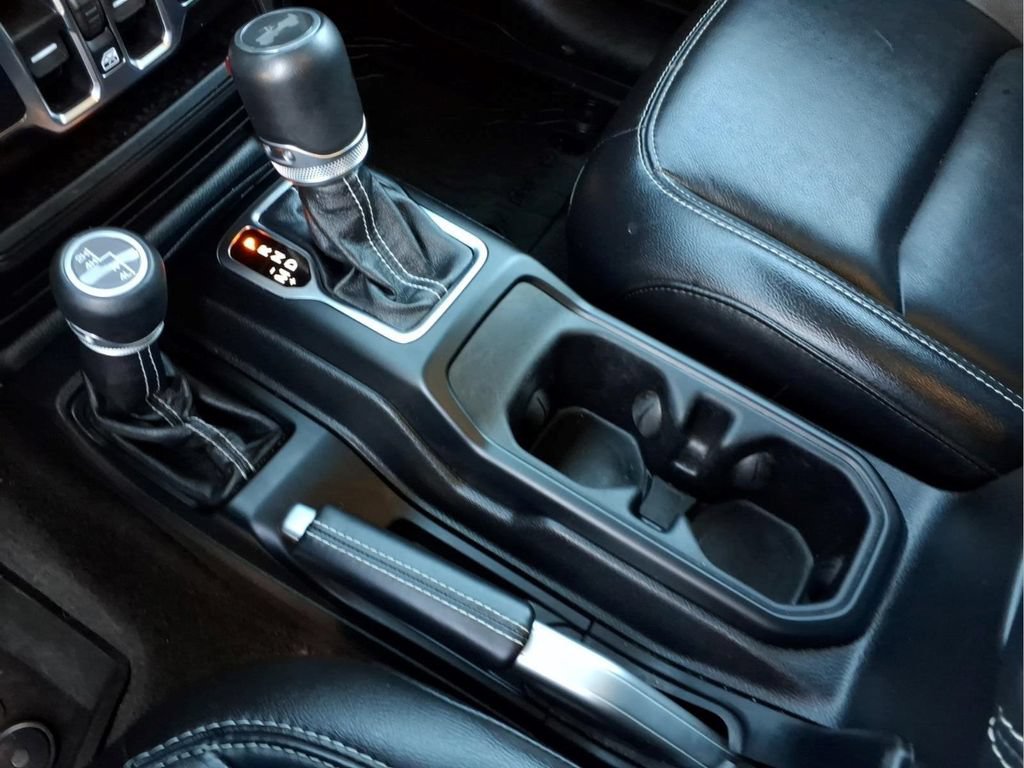 Used 2021 Jeep Wrangler Unlimited Sahara AWD/4WD image 15