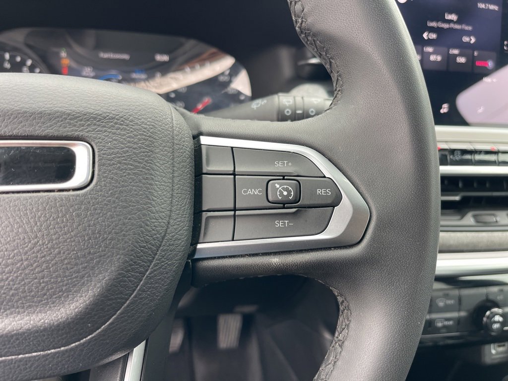 Used 2024 Jeep Compass Latitude image 17