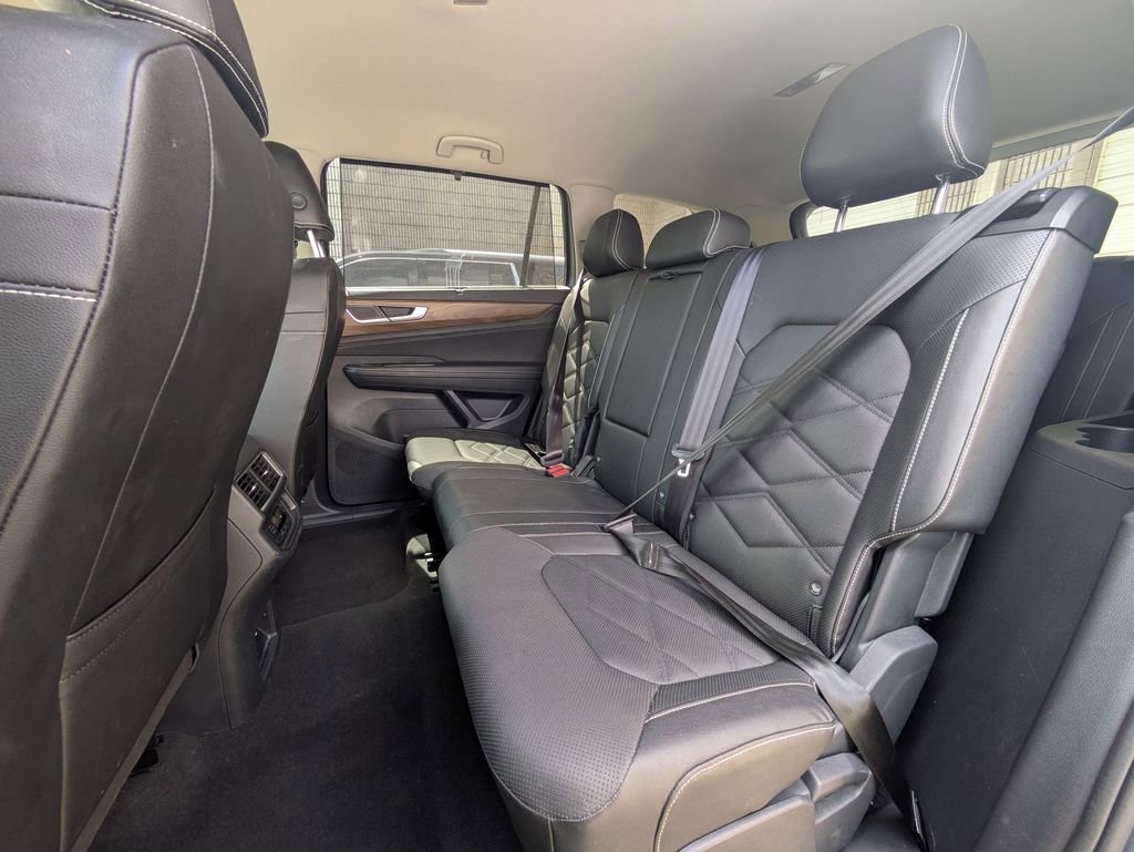 Used 2025 Volkswagen Atlas SE FWD image 26