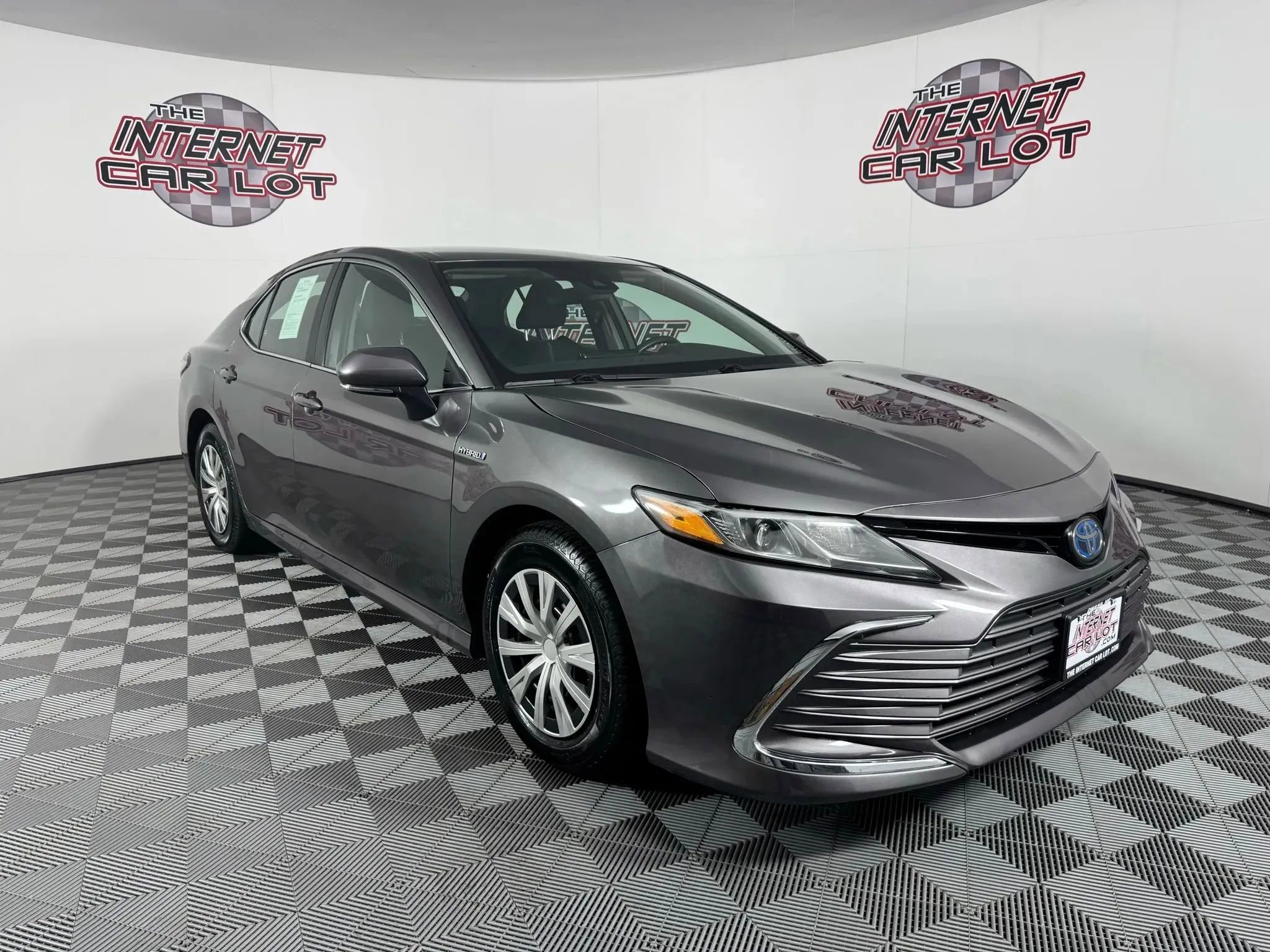 Used 2021 Toyota Camry LE image 9