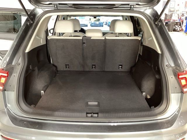 Used 2020 Volkswagen Tiguan SE w/ Panoramic Sunroof Package AWD/4WD image 15