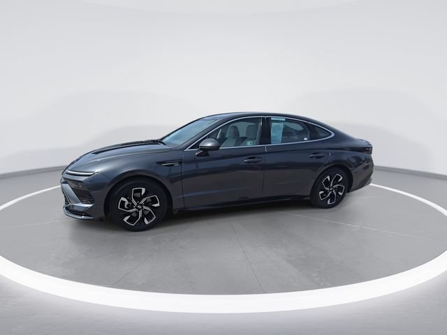 Certified 2025 Hyundai Sonata SEL AWD/4WD image 4