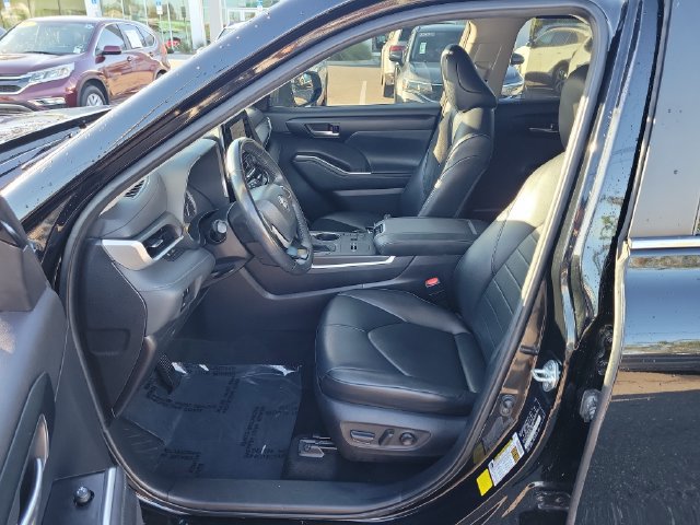 Used 2023 Toyota Highlander XLE FWD image 19