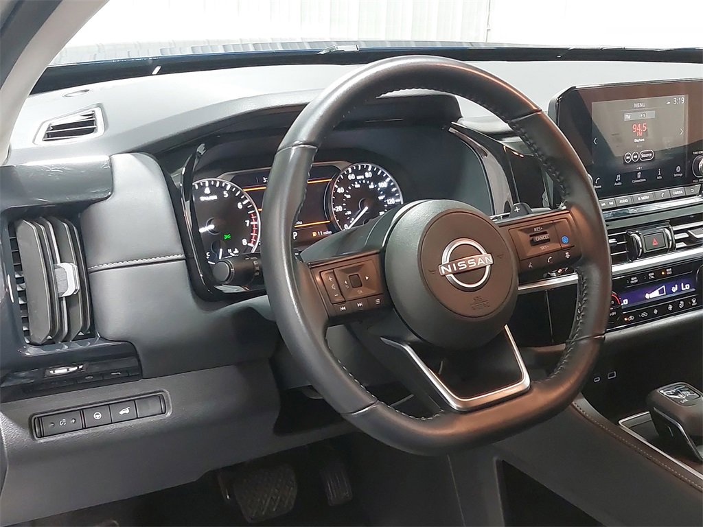 Used 2024 Nissan Pathfinder SV w/ SV Premium Package image 18