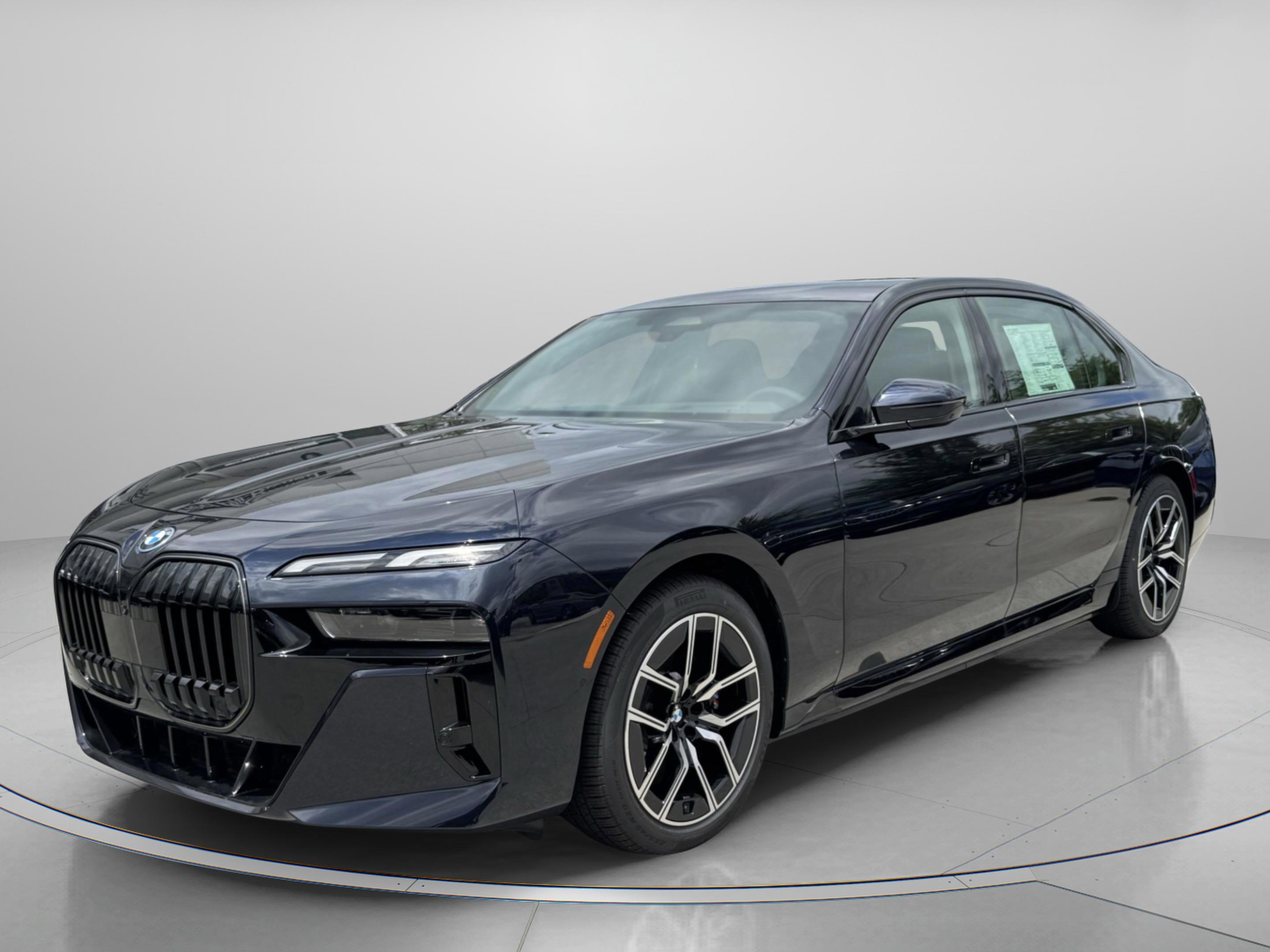 Used 2025 BMW i7 xDrive60 w/ Premium Package image 2