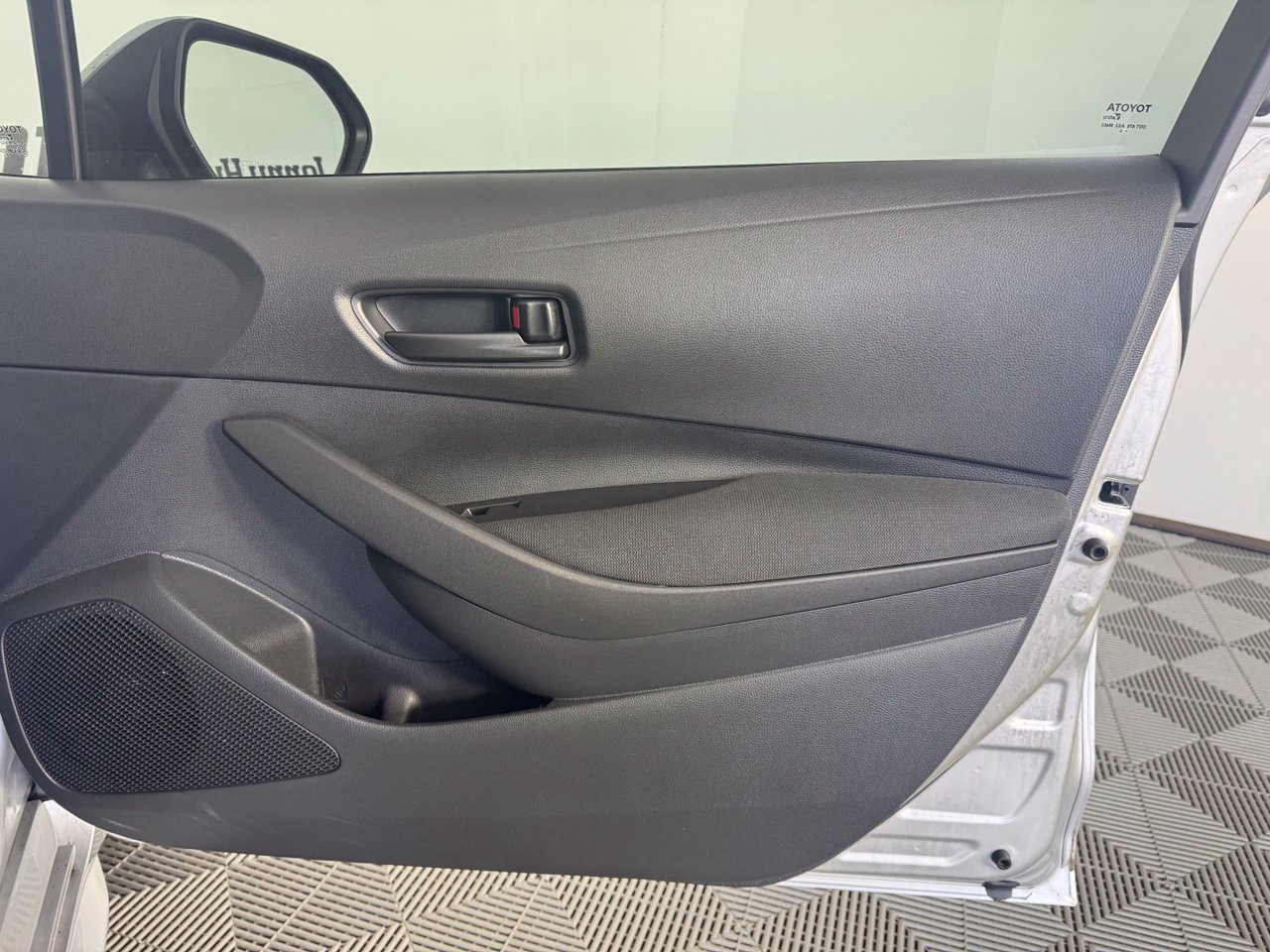 Used 2025 Toyota Corolla LE FWD image 29