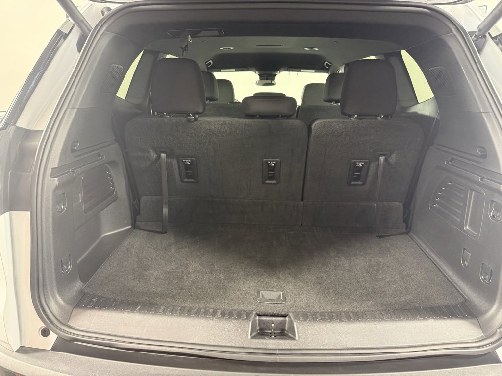 Used 2025 GMC Acadia Elevation image 11