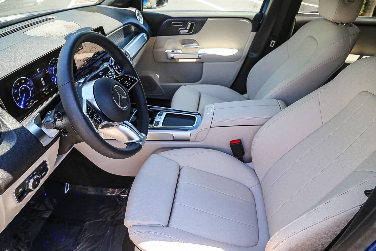 Used 2024 Mercedes-Benz EQB 300 4MATIC image 17