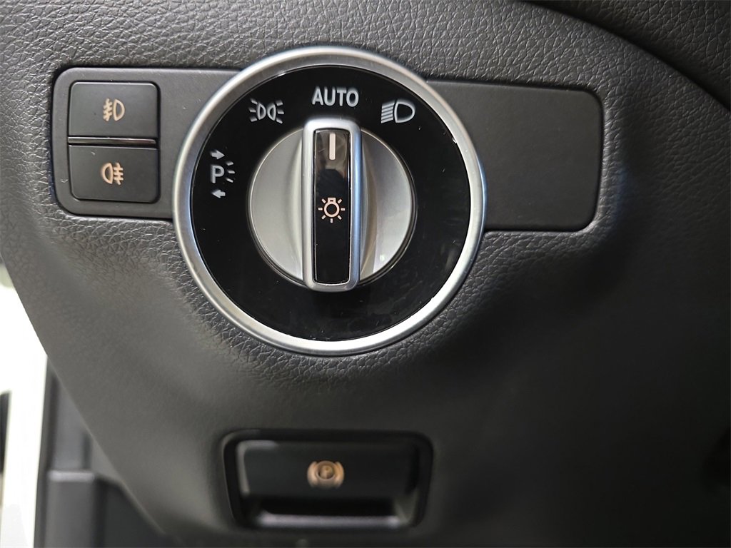 Used 2015 Mercedes-Benz GLA 250 4MATIC image 29