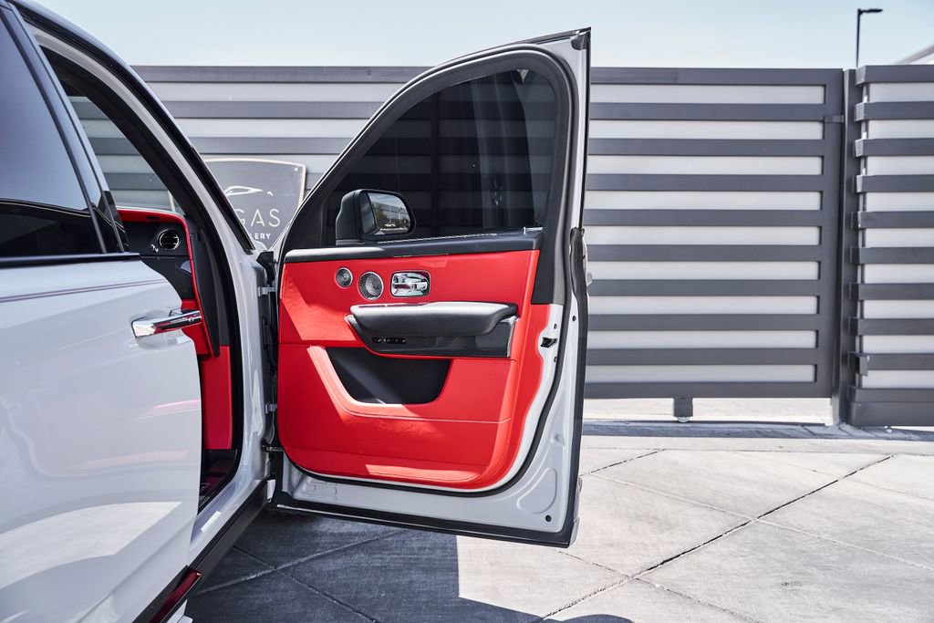 Used 2024 Rolls-Royce Cullinan Black Badge w/ Dark Exterior Package image 22