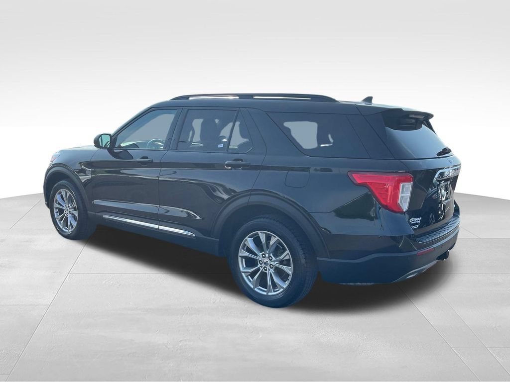 Used 2022 Ford Explorer XLT w/ Equipment Group 202A AWD/4WD image 3