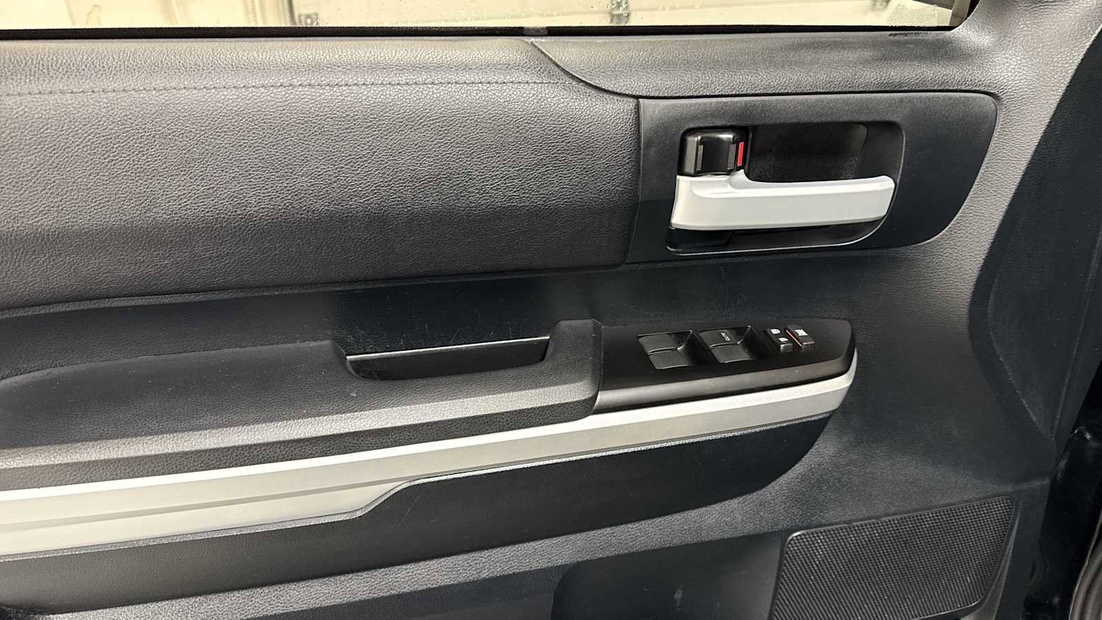 Certified 2017 Toyota Tundra SR5 image 15