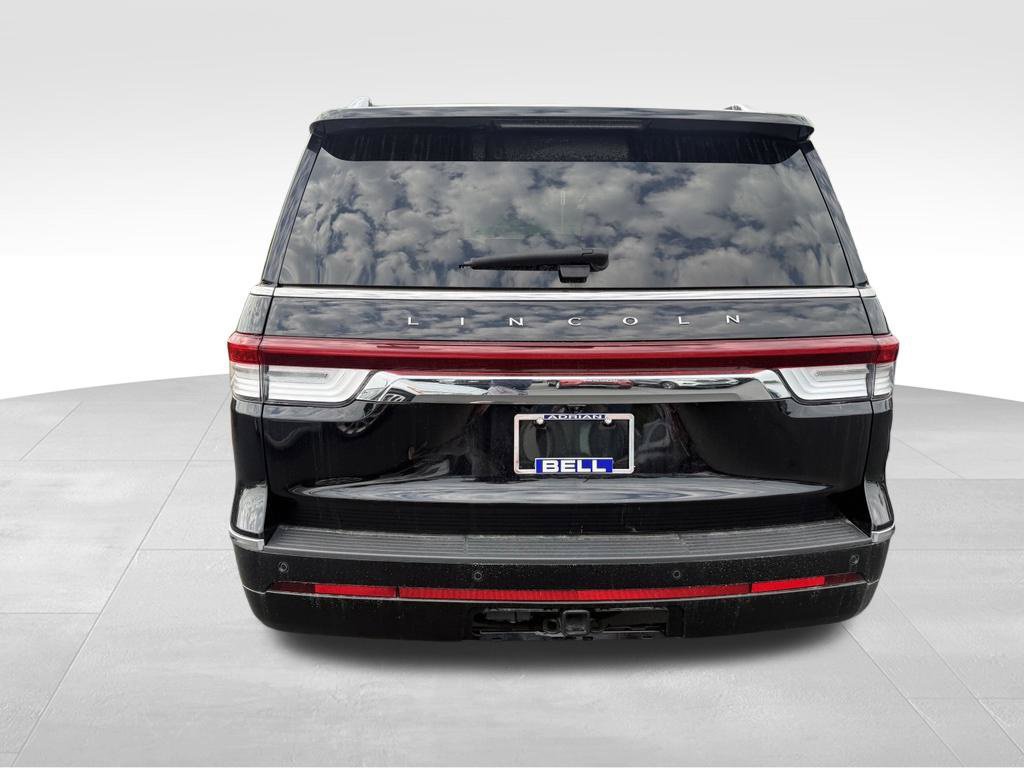 Used 2023 Lincoln Navigator Reserve AWD/4WD image 7