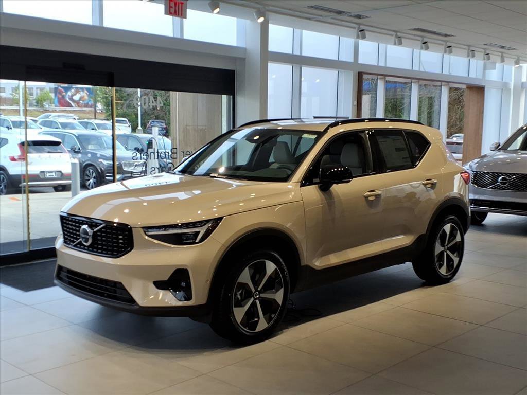 New 2026 Volvo XC40 B4 Plus w/ Protection Package Premier image 3