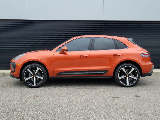 Certified 2023 Porsche Macan AWD/4WD image 2