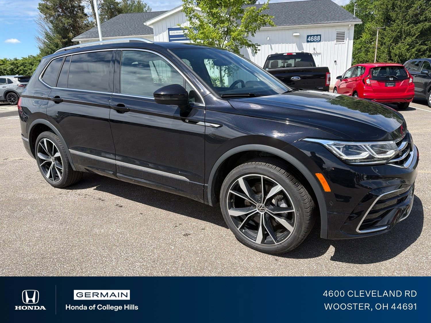 Used 2024 Volkswagen Tiguan SEL R-Line AWD/4WD image 3