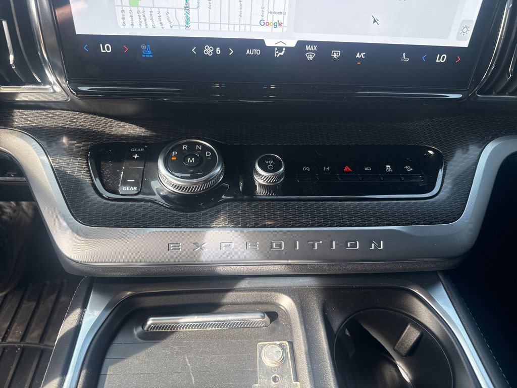 Used 2025 Ford Expedition Max Platinum w/ Stealth Appearance Package image 23