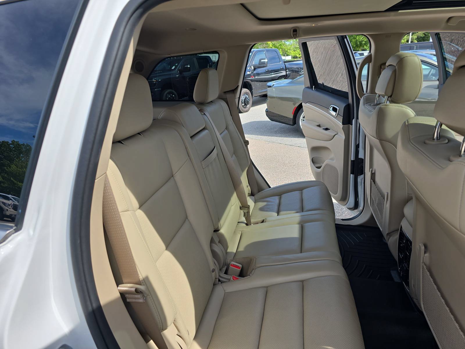 Used 2021 Jeep Grand Cherokee Limited w/ Luxury Group II AWD/4WD image 12