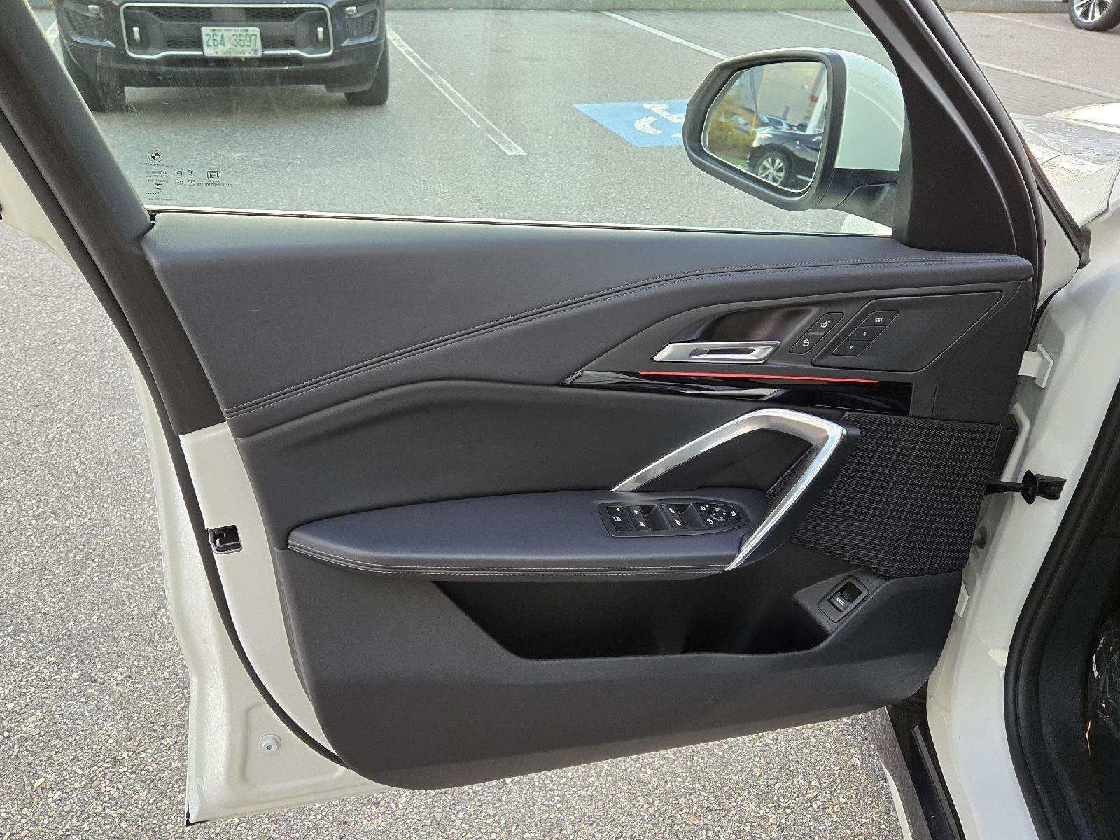 Used 2025 BMW X1 xDrive28i image 9