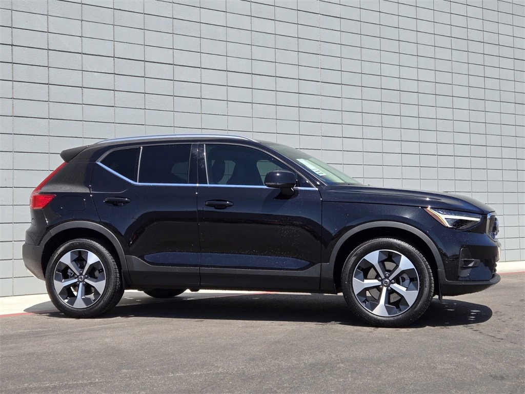 New 2025 Volvo XC40 B5 Plus w/ Protection Package Premier image 4