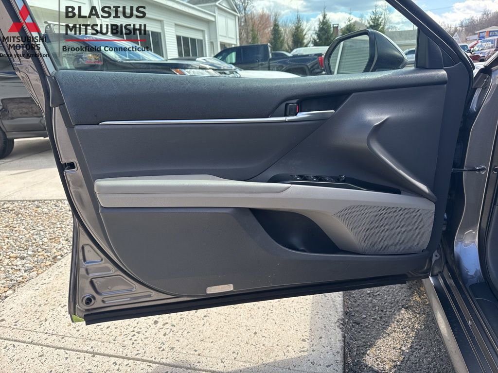 Used 2018 Toyota Camry LE FWD image 16