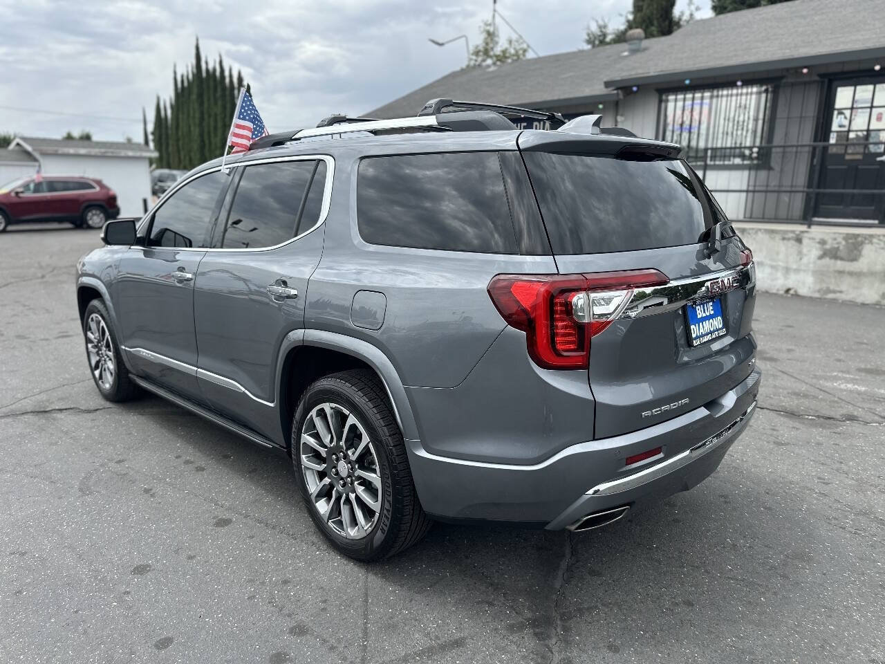 Used 2020 GMC Acadia Denali w/ Denali Ultimate Package AWD/4WD image 4