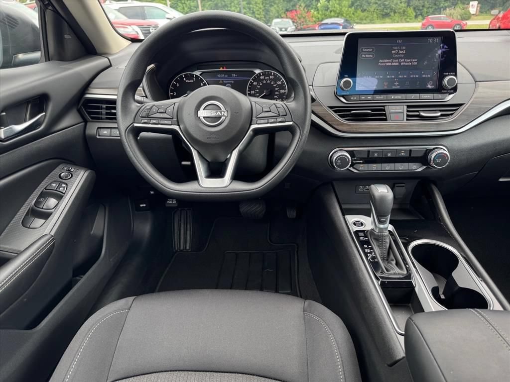 Certified 2024 Nissan Altima 2.5 SV FWD image 11