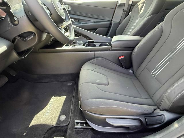 Used 2023 Hyundai Elantra SEL w/ Convenience Package image 18