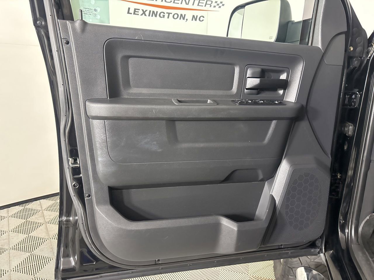 Used 2012 RAM 2500 ST w/ Chrome Appearance Group AWD/4WD image 7