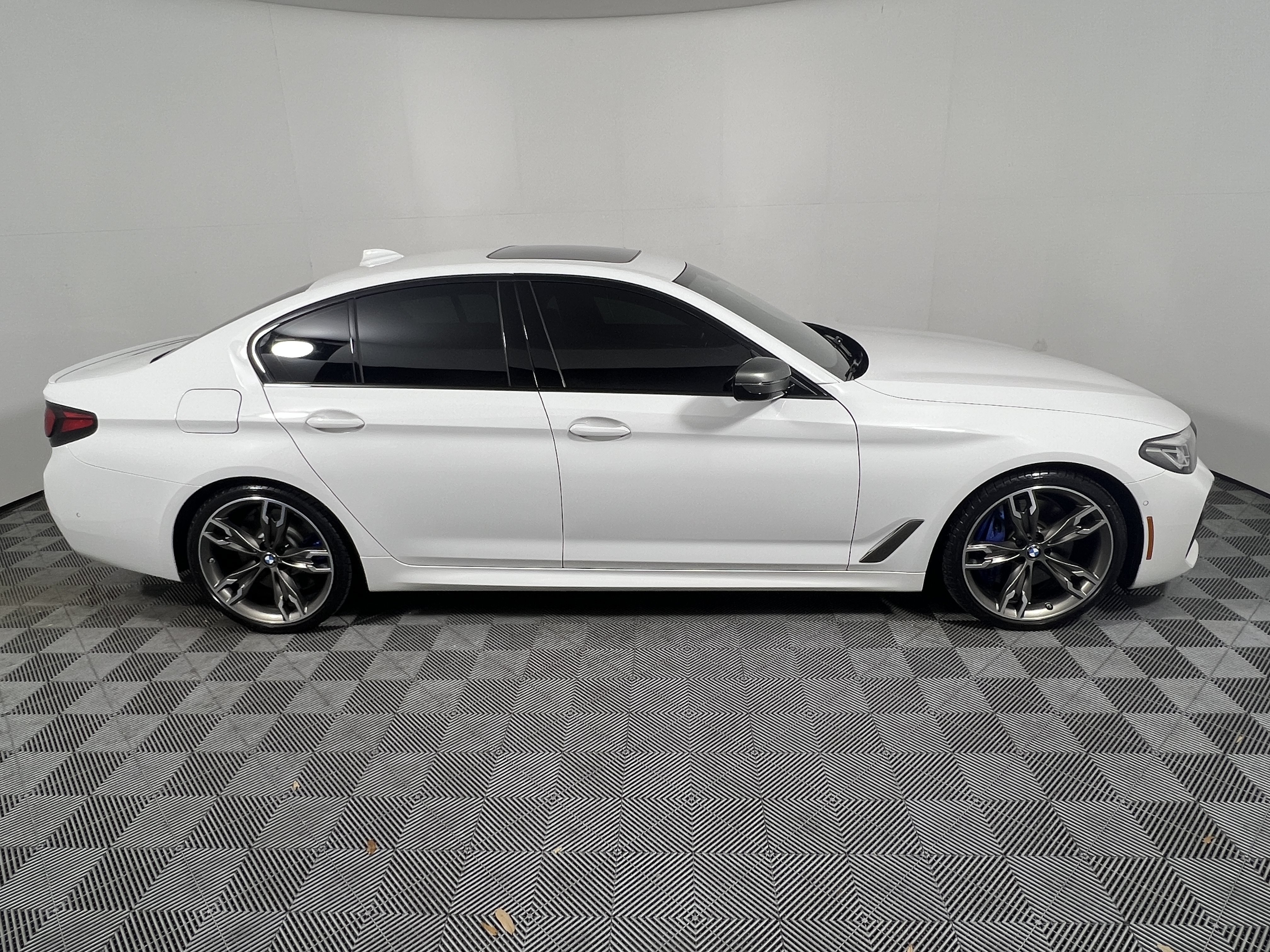 Used 2022 BMW M550i xDrive AWD/4WD image 6