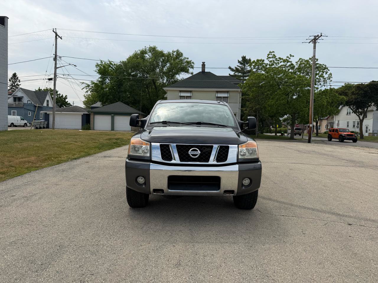 Used 2011 Nissan Titan SV w/ SV Premium Utility Pkg AWD/4WD image 2