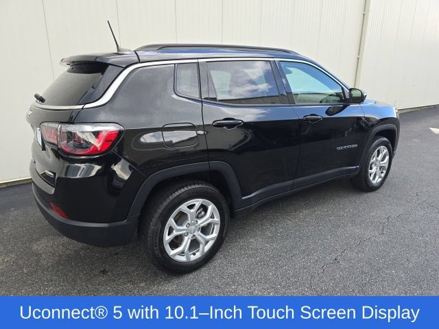 Used 2024 Jeep Compass Latitude AWD/4WD image 7