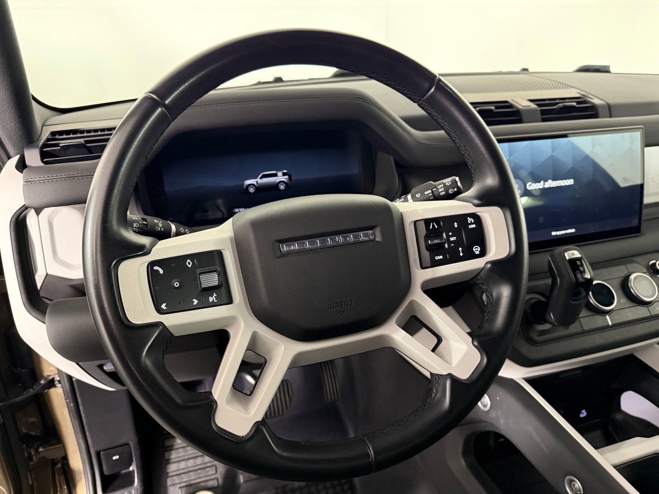 Used 2025 Land Rover Defender 110 S image 18