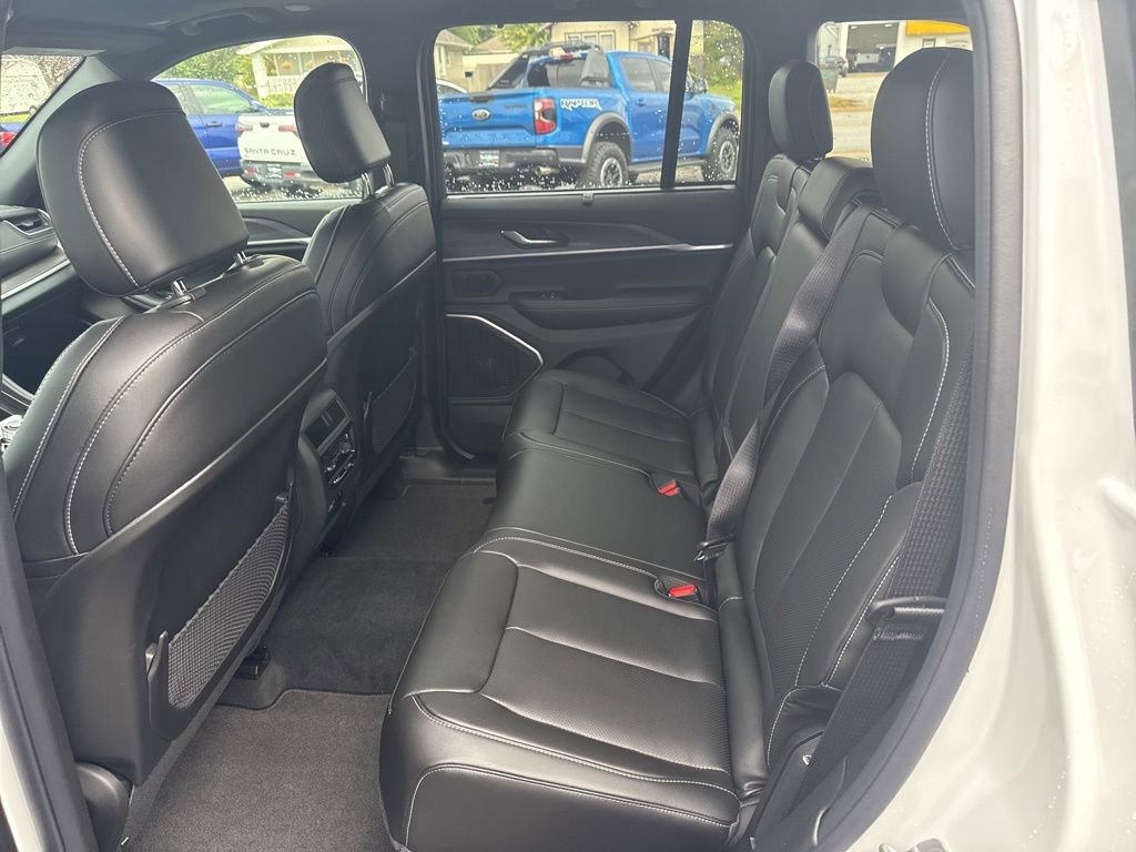 New 2025 Jeep Grand Cherokee Limited w/ Luxury Tech Group II image 16