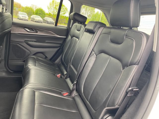 Used 2023 Jeep Grand Cherokee Limited AWD/4WD image 19